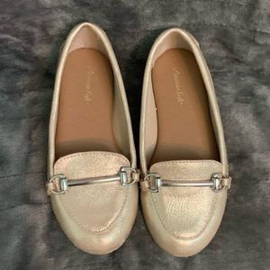 American Eagle Girl’s Shimmering Faux Leather Gold Loafer. EUC Size 10
